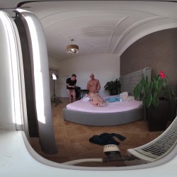 Captura de 'Vera Jarw VR Behind The Scenes Porno Dan - Rough Sex Makes Thick and Curvy Blonde's Cunt Squirt' nº 89