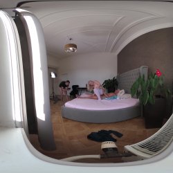 Captura de 'Vera Jarw VR Behind The Scenes Porno Dan - Rough Sex Makes Thick and Curvy Blonde's Cunt Squirt' nº 99