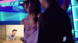 Captura de 'Nerdy Guy Wins Pick-up Game Show and Fucks Cute Brunette Ranako' nº 77