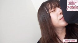 'Her gentle smile and voice, make you want to hold her close' screenshot nº 12