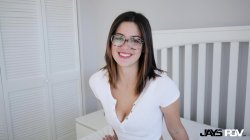 'Ellie Nova New Busty Model Casting' screenshot nº 3