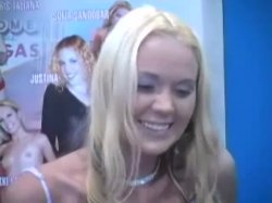 Captura de 'Bianca Pureheart Interview At The 2005 Adult Entertainment Expo' nº 7