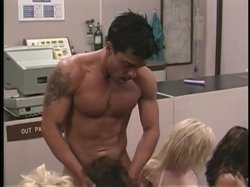 Captura de 'World's Luckiest Patient with 101 Nurses' nº 119
