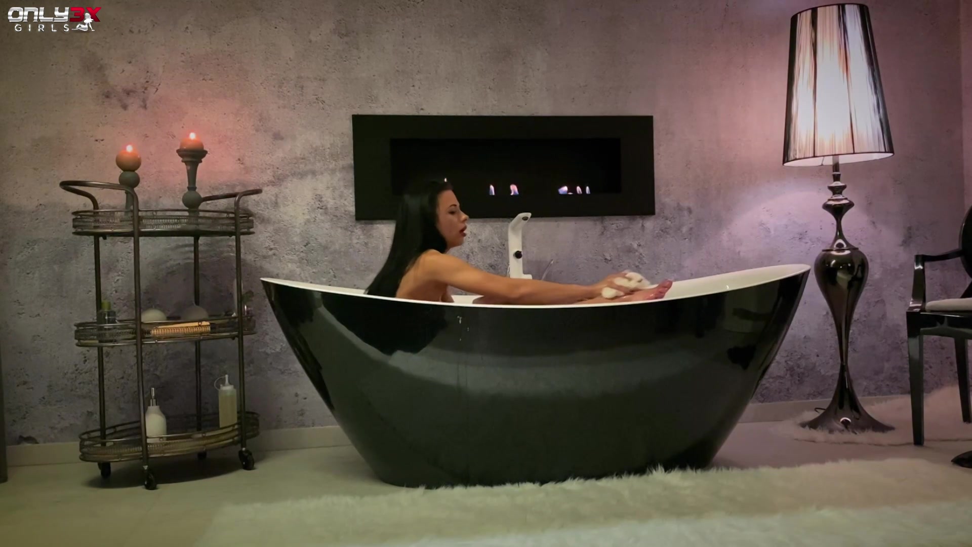 Classy Shalina Devine Romantic Anal Toying in the Bathtub