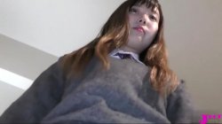 Captura de 'A Breathtakingly Cute Girl with the Perfect Uniform Look' nº 3