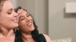 Captura de 'More Lesbians' nº 60
