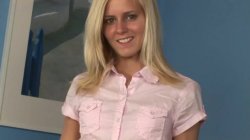 Captura de 'Bitty Boobed Blondes' nº 90