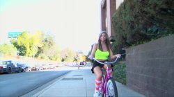 Captura de 'Big Butt Scary MILF Bike Rides' nº 1