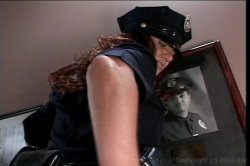 'Big Boob Lesbian Cops' screenshot nº 11