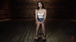 Captura de 'Hogtied - Harmony Wonder: 19 Year Old Tormented and Cums in Grueling Bondage' nº 21