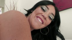 Captura de 'Young Interracial Anal Nymphos 3' nº 15