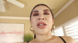 Captura de 'My Neighbor Is A Sexy MILF 5' nº 4