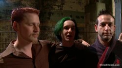 Captura de 'Divine Bitches - Featuring Maitresse Madeline, Bobbi Starr, Isis Love, Zak Tyler, Kade And Jason Miller' nº 6