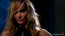 Captura de 'Divine Bitches - Featuring Maitresse Madeline, Bobbi Starr, Isis Love, Zak Tyler, Kade And Jason Miller' nº 12
