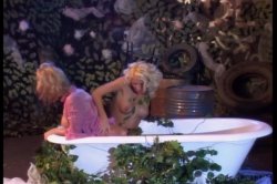 Captura de 'Dripping Wet Lesbian Pussy' nº 40
