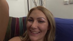 Captura de 'Busty Slut Gets Screwed By 2 Big Rods' nº 27