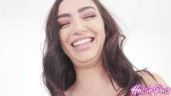'Curvy In All The Right Places ft. Lily Jordan' screenshot nº 37