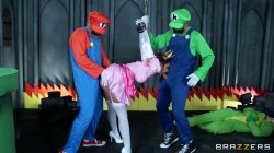 'Brazzers Presents: The Parodies 4' screenshot nº 4