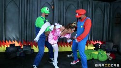'Brazzers Presents: The Parodies 4' screenshot nº 7