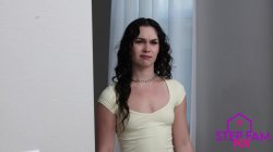Captura de 'Step Sis Wants To See My Lightsaber' nº 2