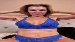 Captura de 'Lonely MILF Takes Care of Herself' nº 2