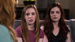 Captura de 'Family That's Stuck Together Stays Together, A' nº 6