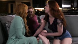 Captura de 'Family That's Stuck Together Stays Together, A' nº 9