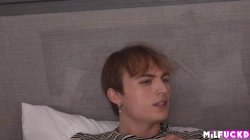 Captura de 'Blonde MILF Tutors Bad Boy In The Bedroom' nº 14