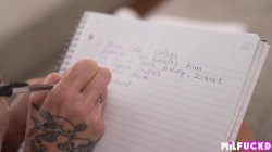 Captura de 'Blonde MILF Tutors Bad Boy In The Bedroom' nº 3