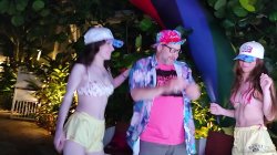 'Fat Man Dancing in Miami Streets Turns Into Threesome in The Sheets' screenshot nº 22