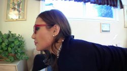 Captura de 'Cuckold Honeymoon 2' nº 87