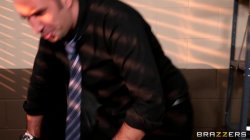 Captura de 'Big Tits In Uniform 12' nº 2