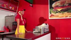Captura de 'Big Tits In Uniform 12' nº 1