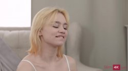 Captura de 'Cute Blonde Gets Anal From Her BF' nº 11