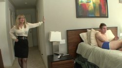 'Cougars Crave Young Cock' screenshot nº 4