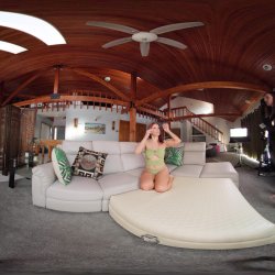 'BTS Ass Worship With Redhead British Milf - VR Voyeur View' screenshot nº 3