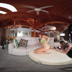 'BTS Ass Worship With Redhead British Milf - VR Voyeur View' screenshot nº 7