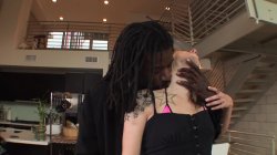 Captura de 'Interracial Anal Blondes' nº 43