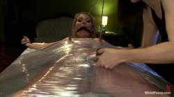 'Wired Pussy - Featuring Bobbi Starr and Roxanne Hall' screenshot nº 64