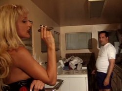 Captura de 'Porn's Hottest MILFs' nº 16