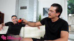 Captura de 'Threesome Anal Sex With Latina Teen Babysitter' nº 15
