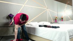 'Tattooed Tgirl Fucked by a Shoe Salesman' screenshot nº 6