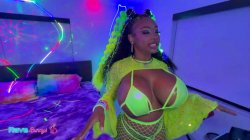 'Ebony Tia Maria Turns the Afterparty Into Her Own Playground' screenshot nº 8