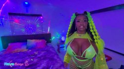 'Ebony Tia Maria Turns the Afterparty Into Her Own Playground' screenshot nº 9