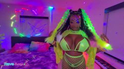 'Ebony Tia Maria Turns the Afterparty Into Her Own Playground' screenshot nº 12