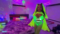 'Ebony Tia Maria Turns the Afterparty Into Her Own Playground' screenshot nº 2