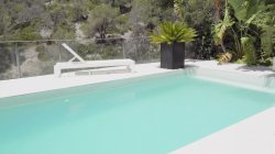 'A Stunning Latina Gets a Great Massage and a Huge Black Cock for Her Huge Pussy' screenshot nº 2