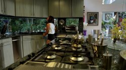 Captura de 'Lesbian Adventures: Older Women Younger Girls Vol. 8' nº 37
