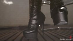 'Foot Worship Featuring Lexi Belle, Breanne Benson & Brandy Aniston' screenshot nº 29