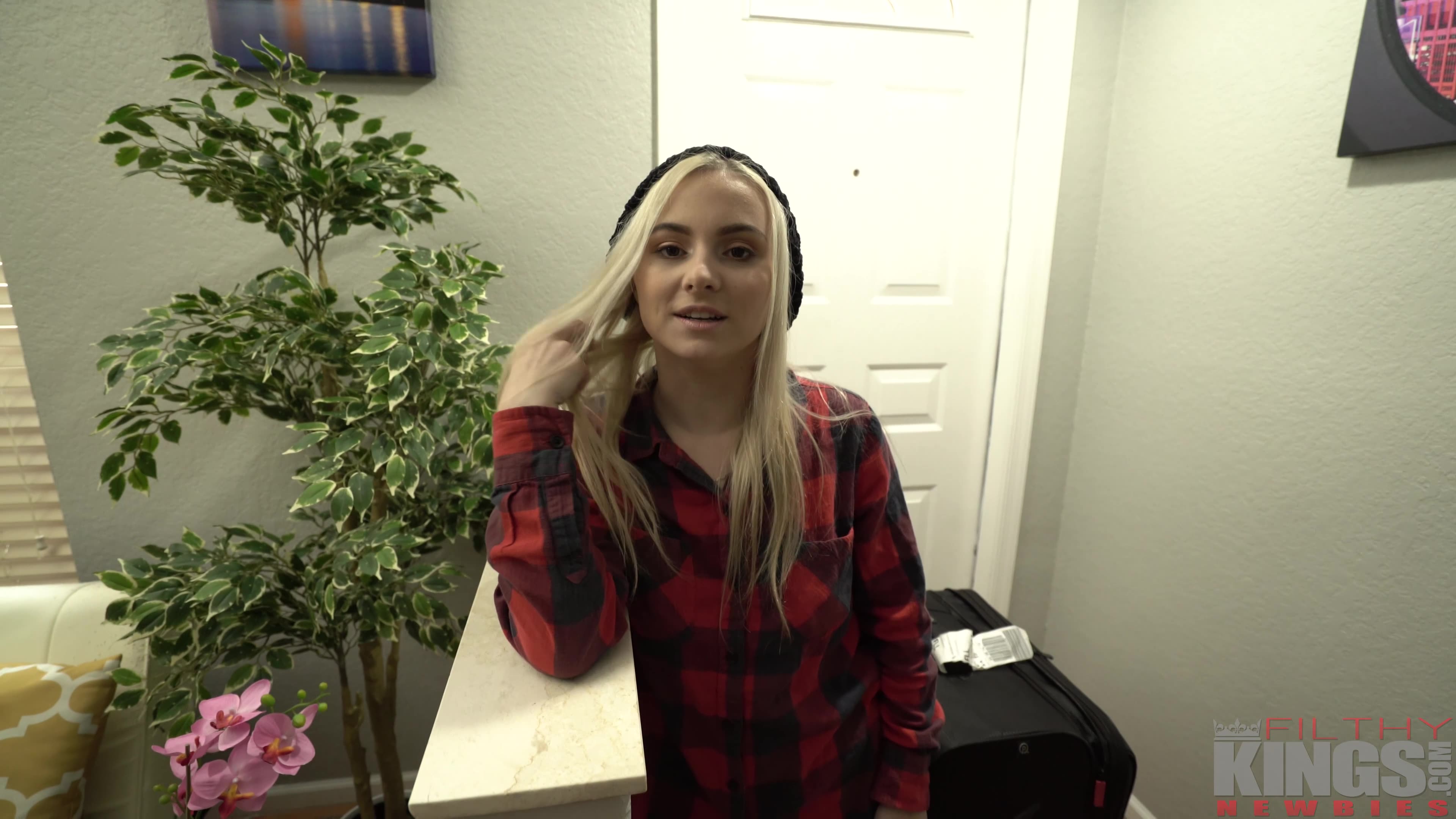 Пов ла. Неоновая вывеска пиво. Пов ла. Пов ла. Сравнение пов поф ков.